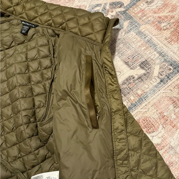 Athleta Women’s Olive Quilted Puffer Jacket - Picture 6 of 7